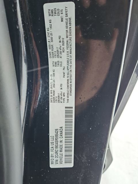 Used 2025 Chrysler Pacifica Select image 55