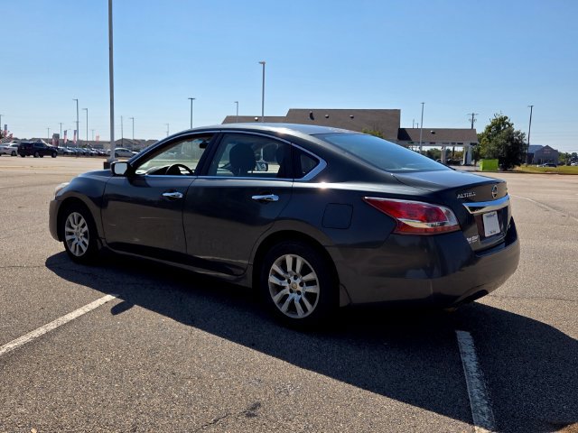 Used 2013 Nissan Altima 2.5 S FWD image 9