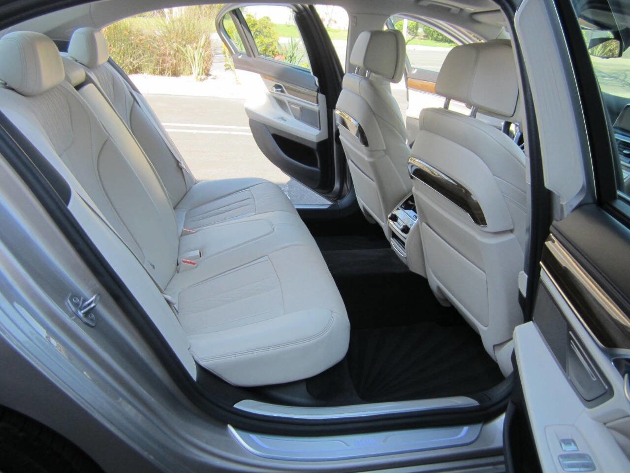 Used 2016 BMW 750i image 15