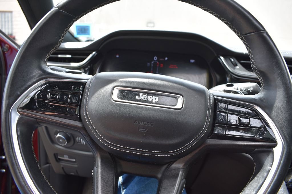 Used 2022 Jeep Grand Cherokee Overland AWD/4WD image 11
