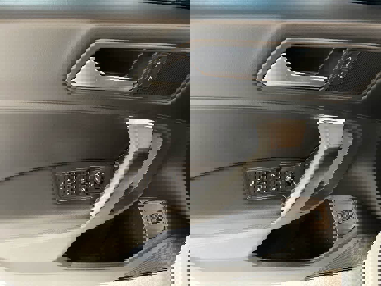 Used 2021 Volkswagen Tiguan SEL image 13