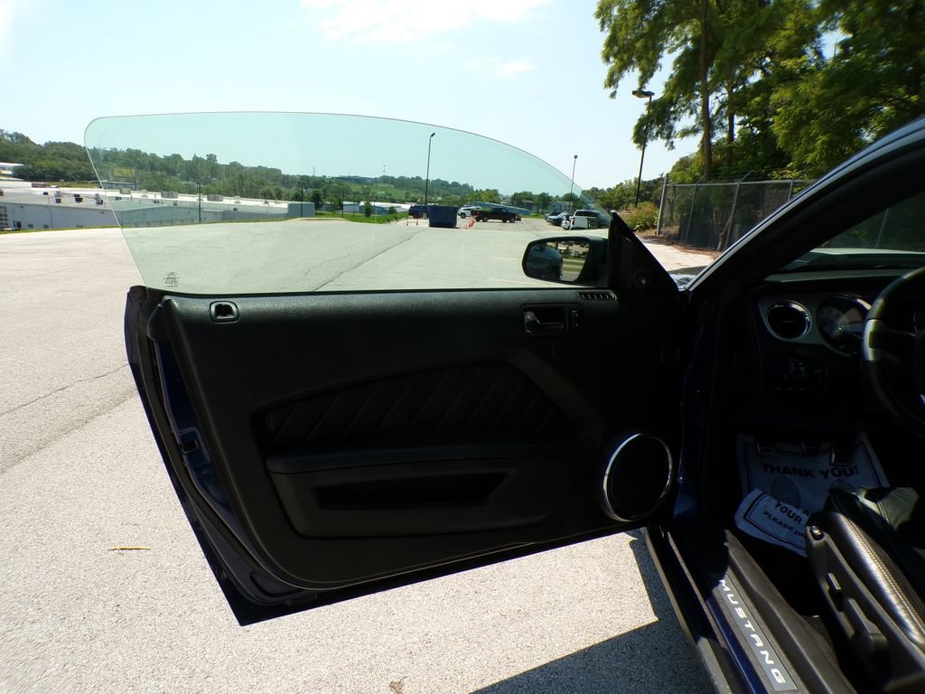 Used 2010 Ford Mustang GT RWD image 17