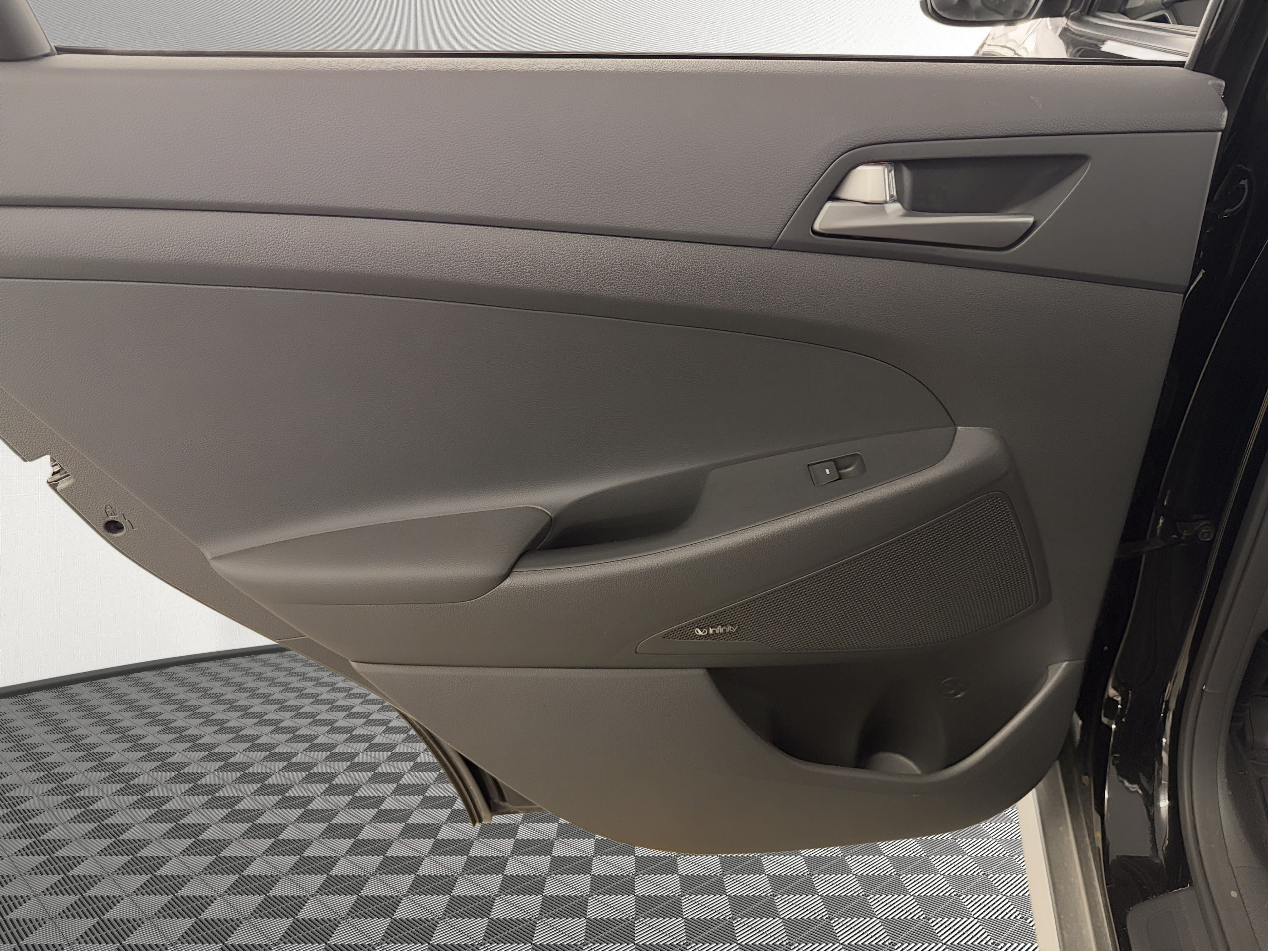 Used 2018 Hyundai Tucson SEL Plus w/ Cargo Package FWD image 17