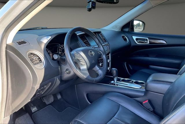 Used 2013 Nissan Pathfinder Platinum FWD image 12