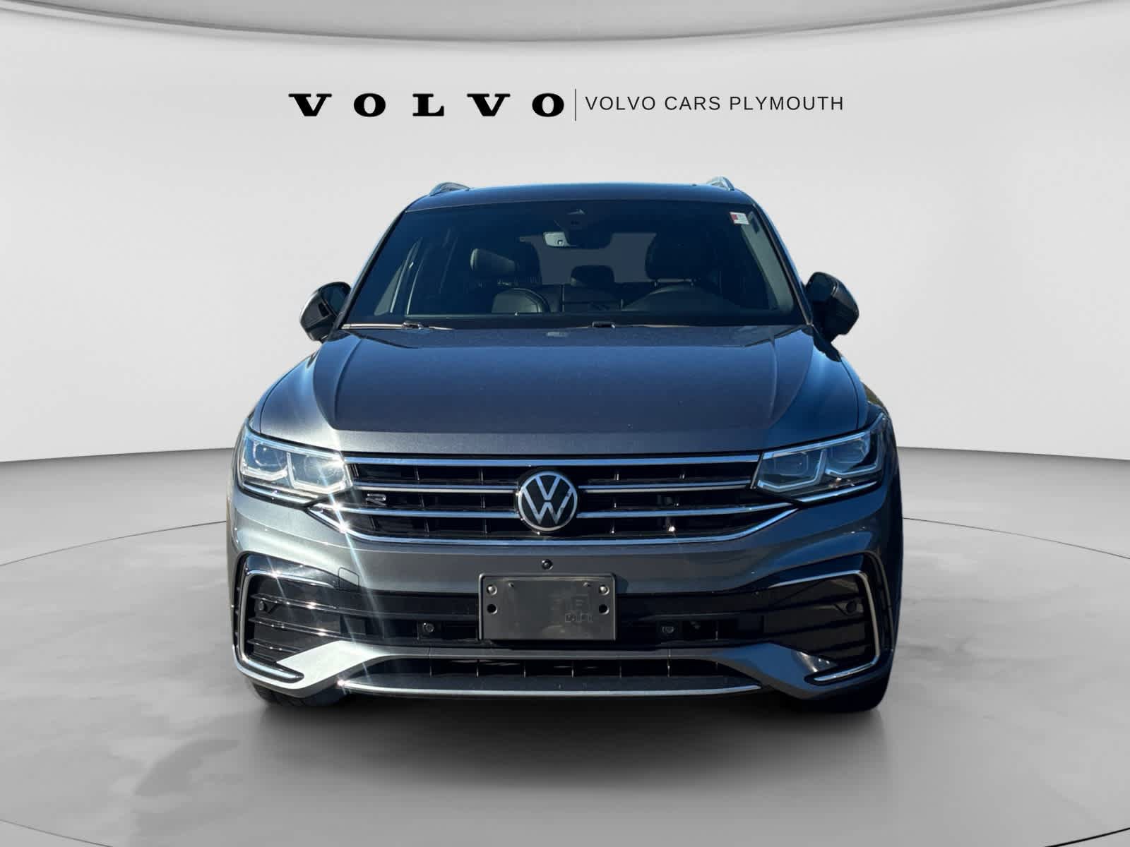 Used 2022 Volkswagen Tiguan SEL R-Line AWD/4WD image 2