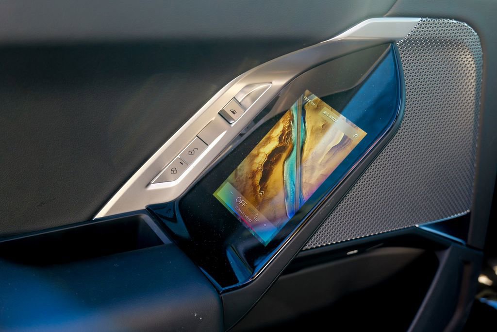 Used 2023 BMW 740i w/ Parking Assistance Package image 26