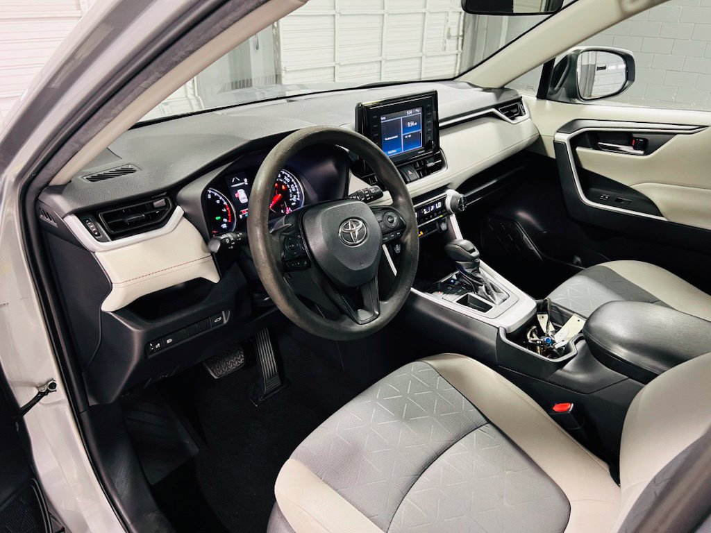 Used 2021 Toyota RAV4 XLE w/ Convenience Package FWD image 22