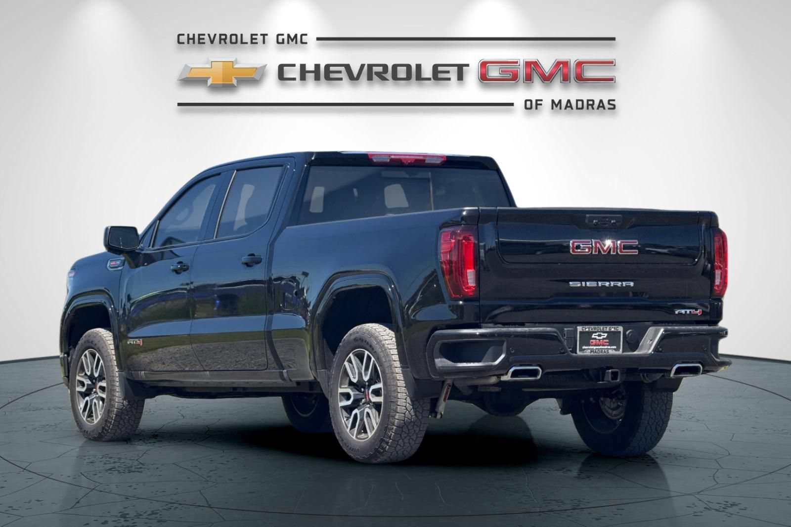Used 2026 GMC Sierra 1500 AT4 w/ AT4 Premium Package AWD/4WD image 5