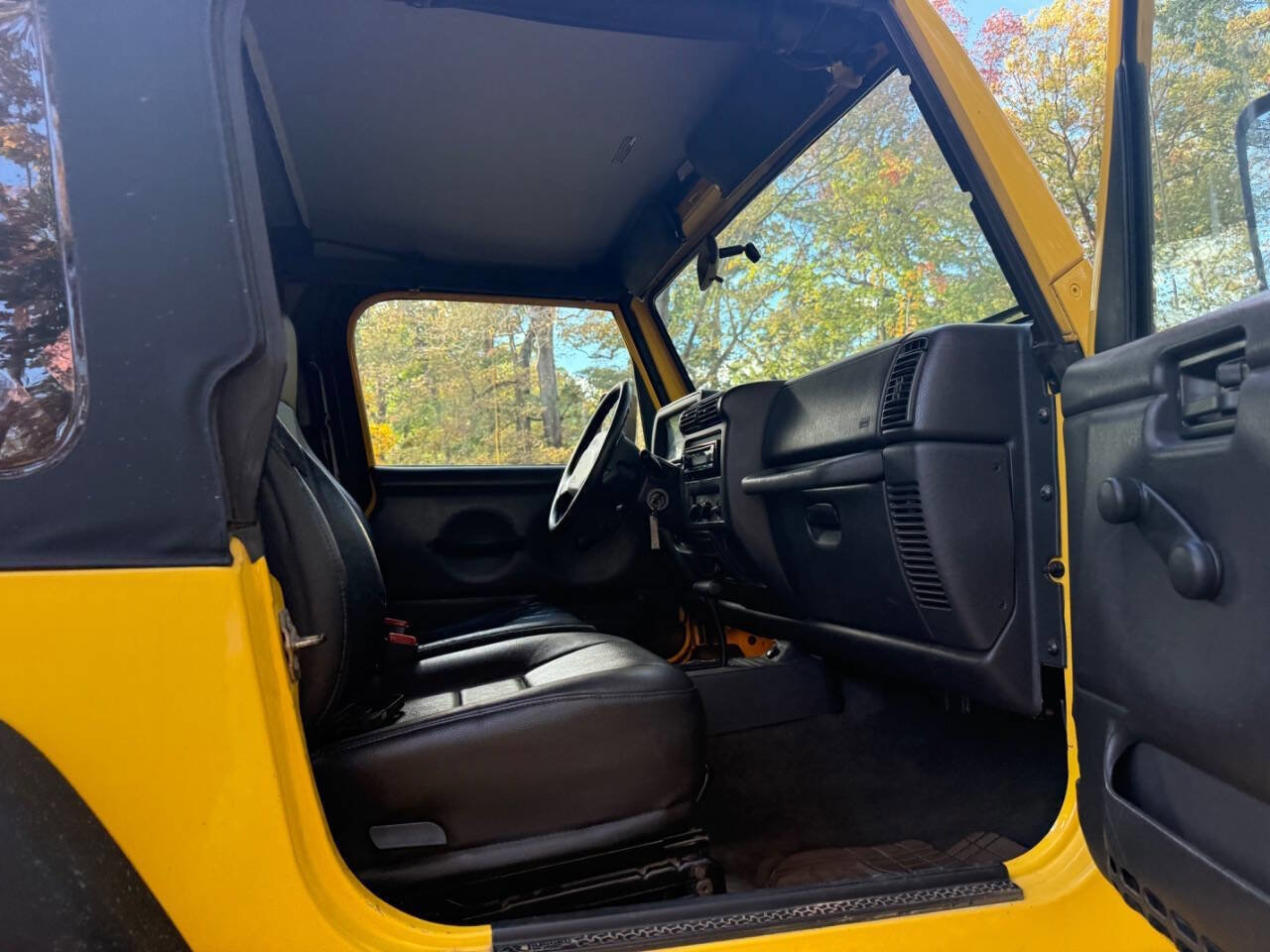 Used 2002 Jeep Wrangler SE image 21