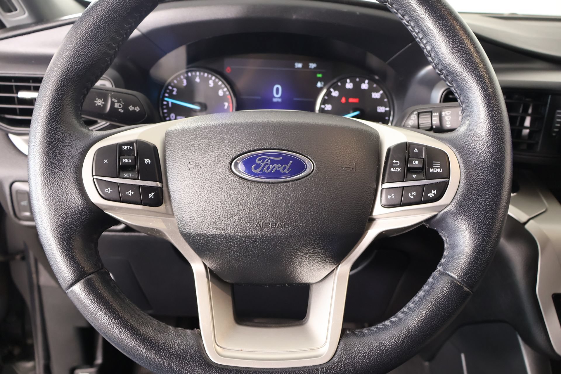 Used 2022 Ford Explorer XLT RWD image 3