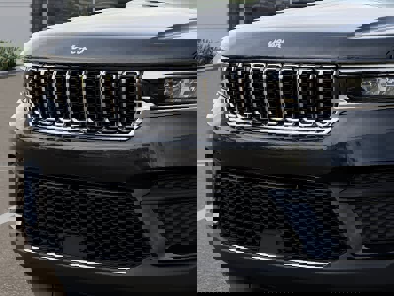 New 2025 Jeep Grand Cherokee Laredo w/ Luxury Tech Group I image 11
