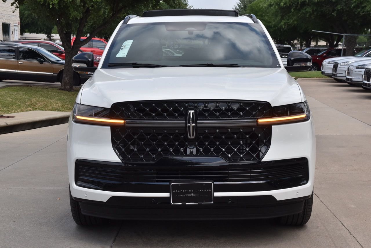 New 2026 Lincoln Navigator L Reserve w/ Jet Appearance Package AWD/4WD image 2