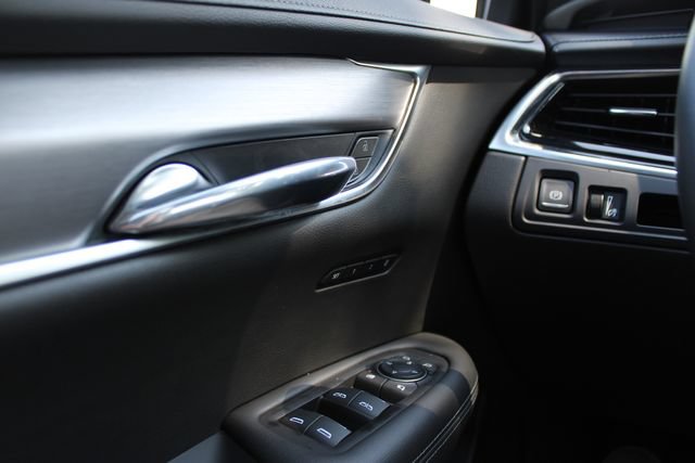 Used 2025 Cadillac XT6 Luxury AWD/4WD image 14