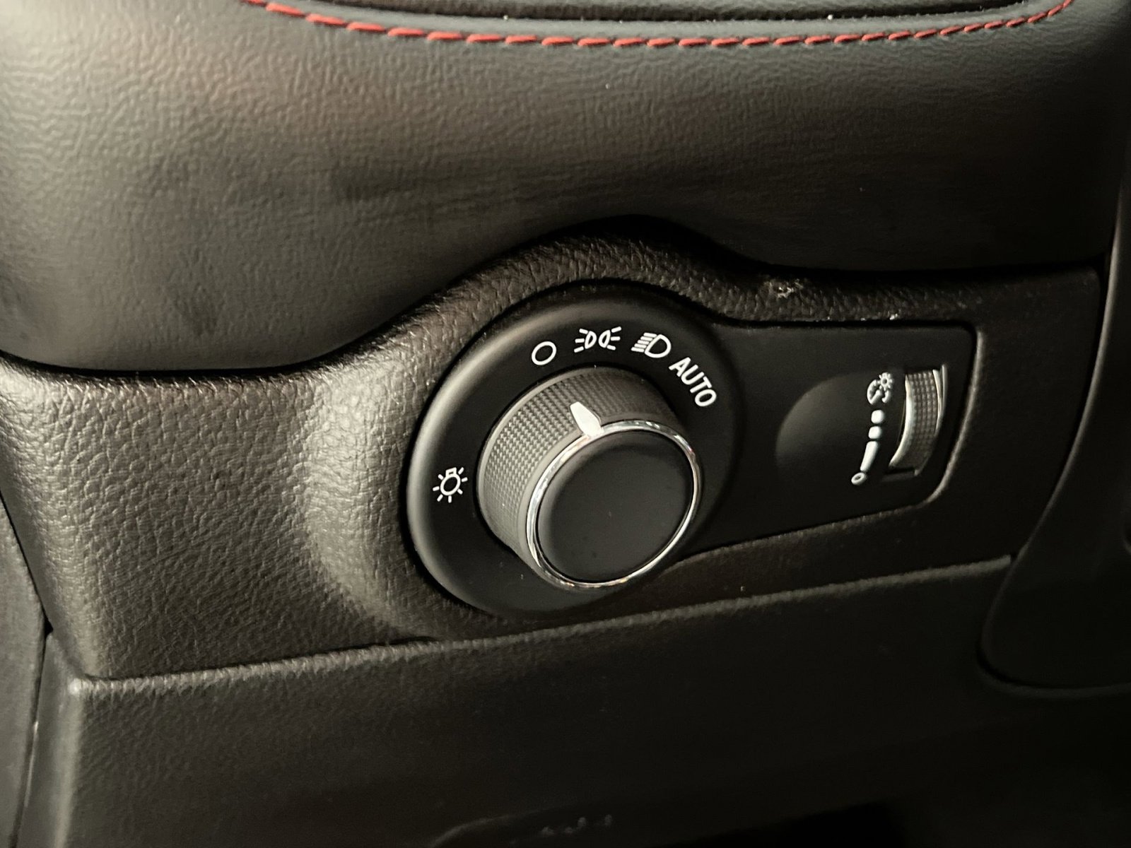 Used 2025 Dodge Durango GT image 32