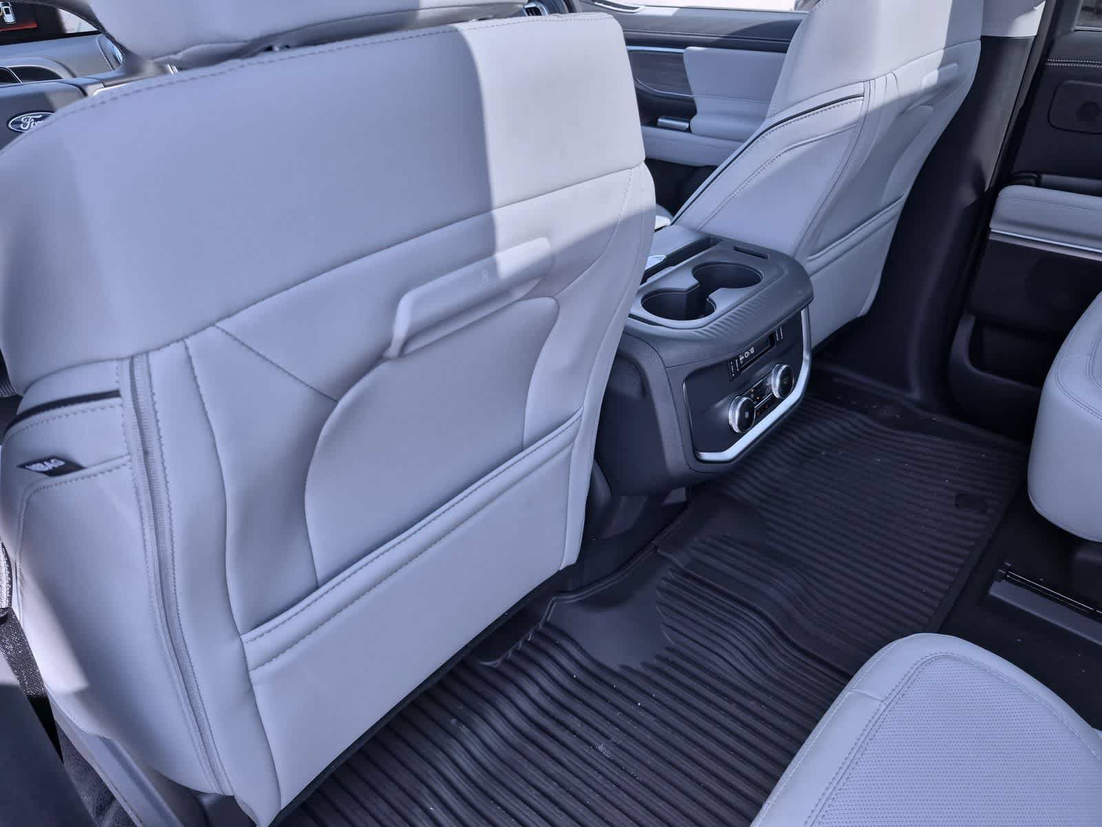 New 2025 Ford Expedition Platinum w/ Platinum Ultimate Package AWD/4WD image 18