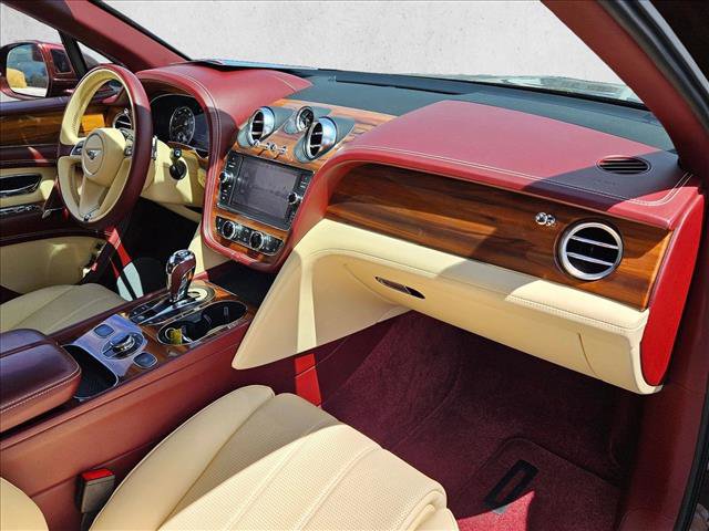 Used 2019 Bentley Bentayga image 21
