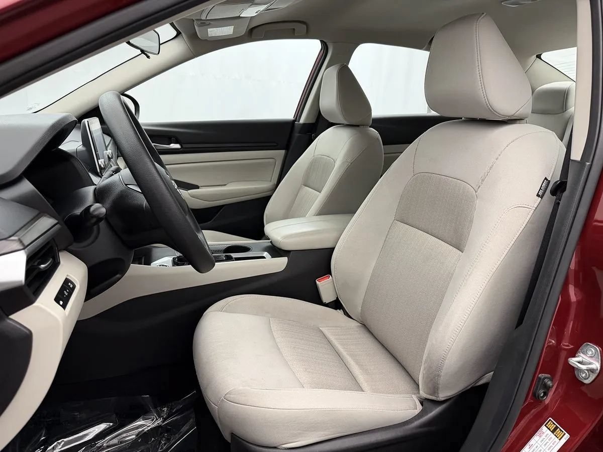 Used 2025 Nissan Altima 2.5 SV FWD image 7