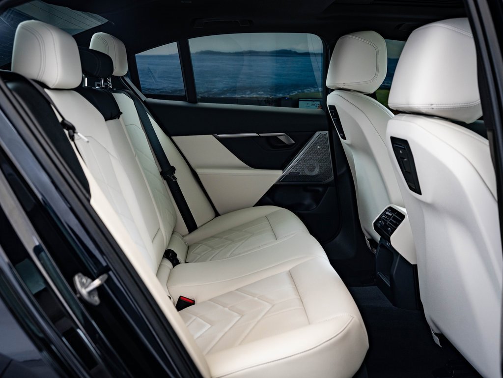 Used 2024 BMW i5 M60 w/ Premium Package image 42