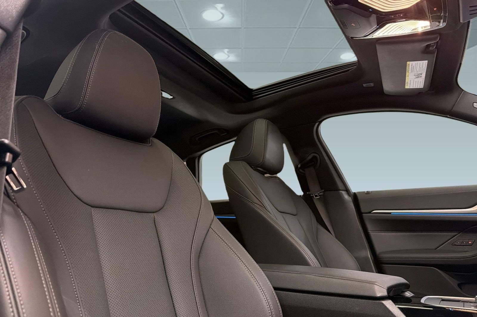 Used 2023 BMW i4 eDrive35 image 17