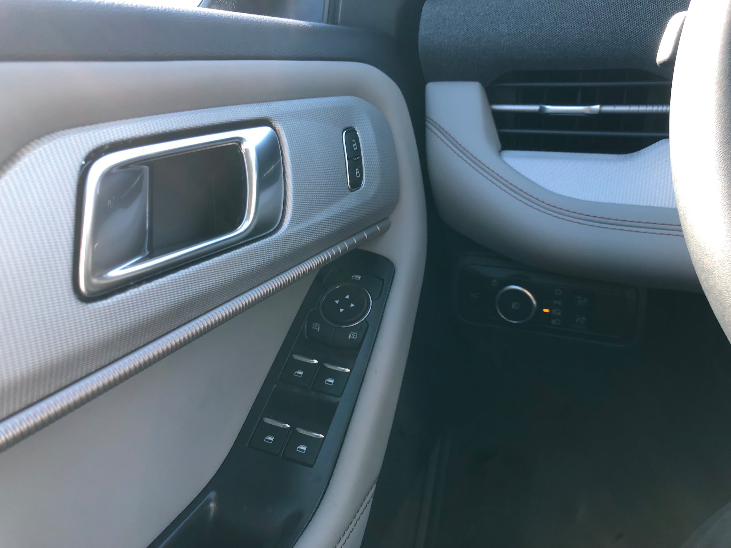 New 2026 Ford Explorer Active w/ Active Comfort Package AWD/4WD image 19