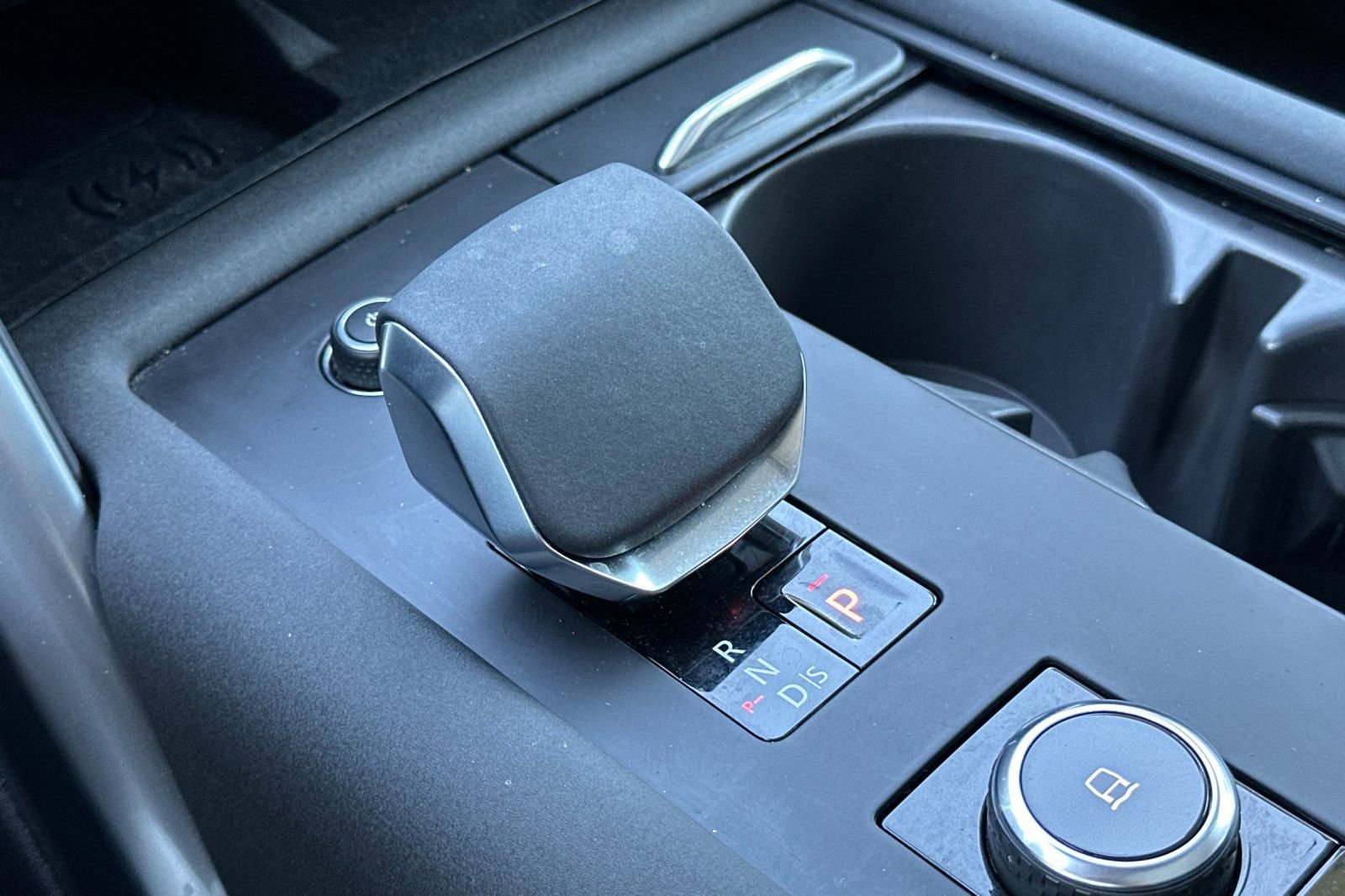 Used 2025 Land Rover Discovery Dynamic SE image 21