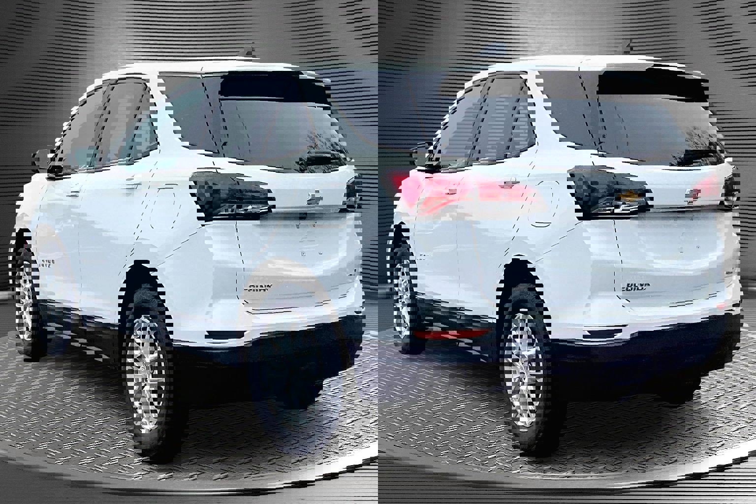 Used 2022 Chevrolet Equinox LS w/ LS Convenience Package image 4