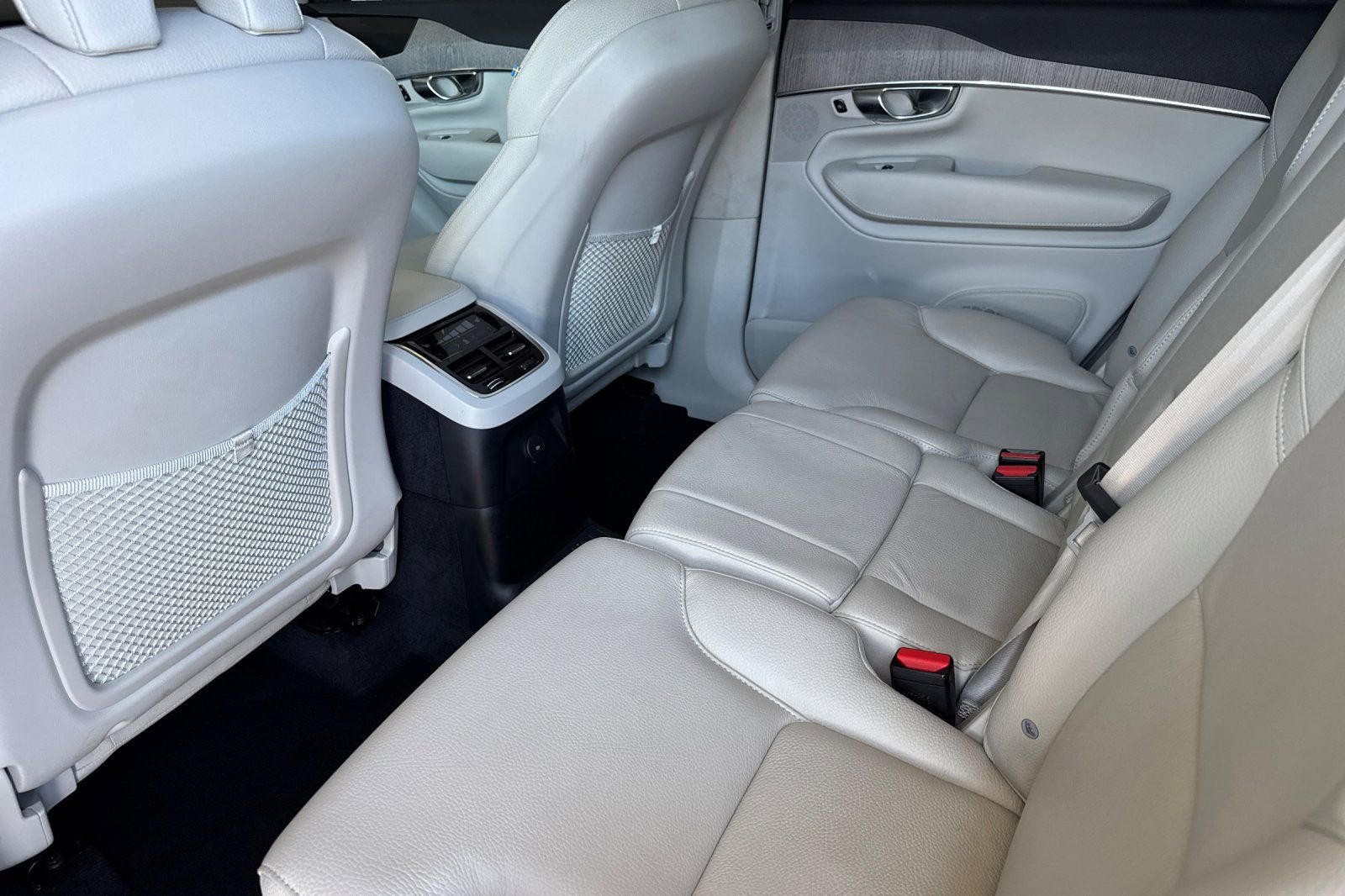 Used 2023 Volvo XC90 T8 Plus image 5