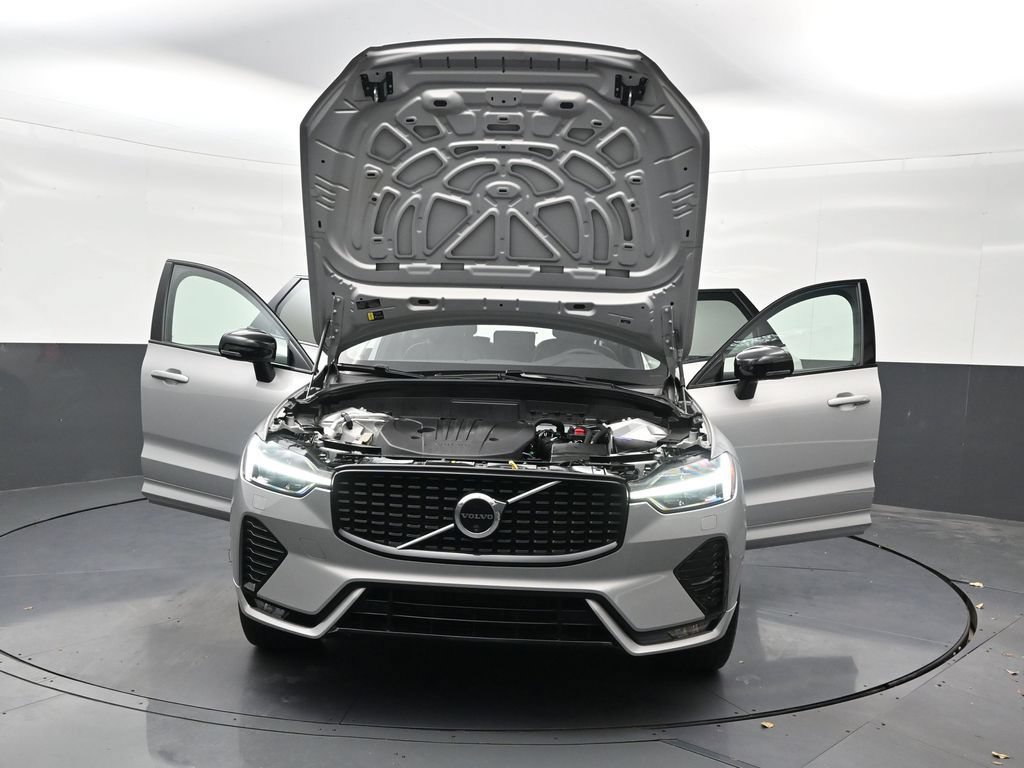 Certified 2024 Volvo XC60 B5 Plus w/ Climate Package AWD/4WD image 36