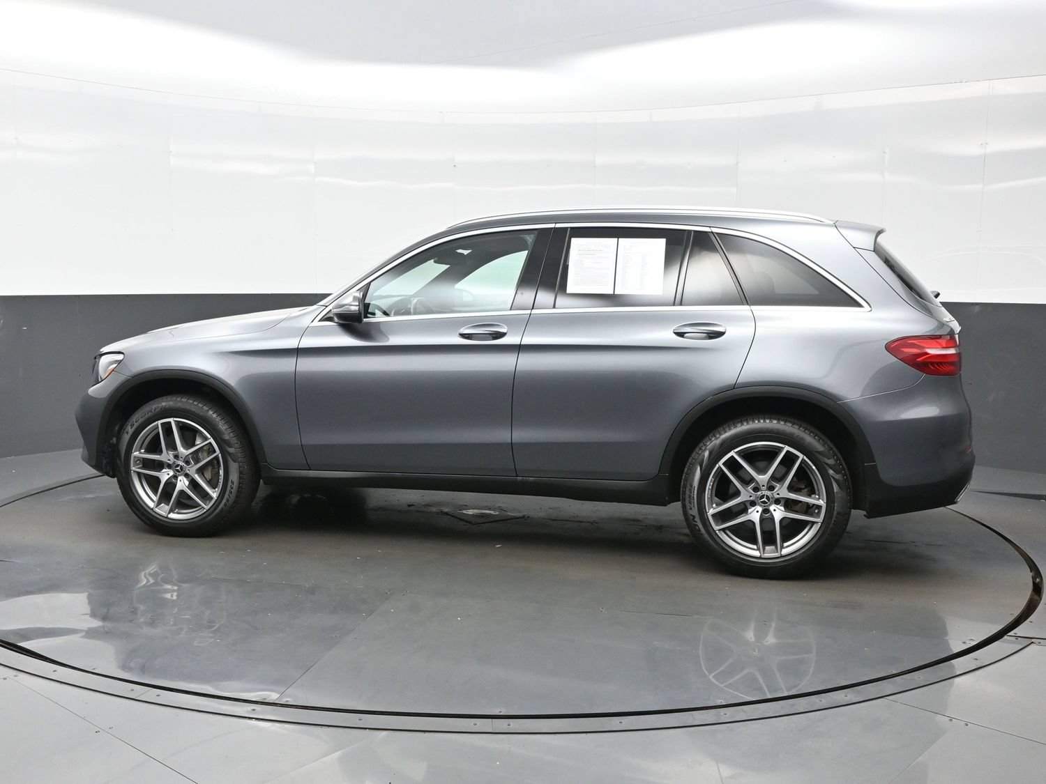 Used 2019 Mercedes-Benz GLC 300 4MATIC image 3