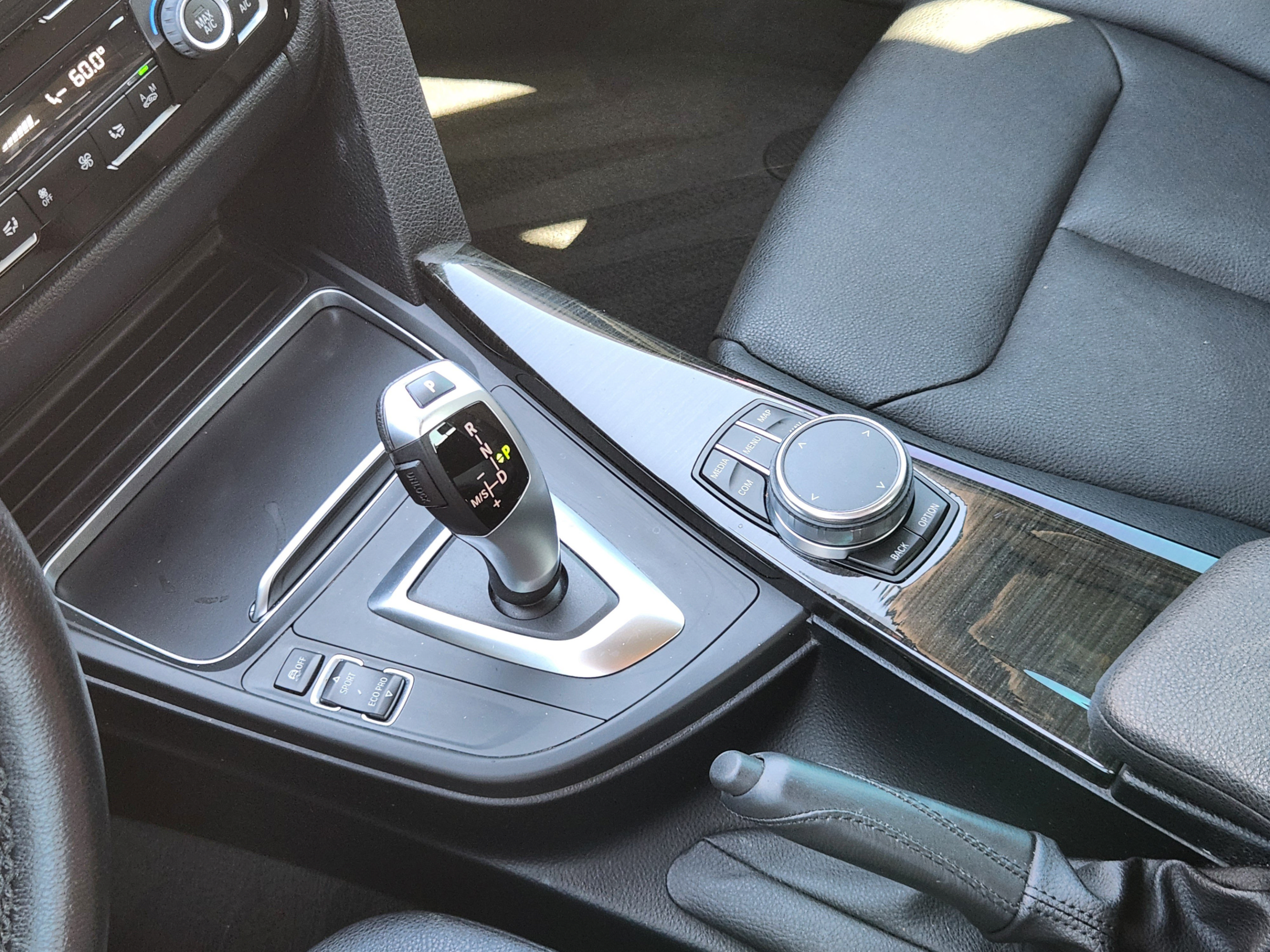Used 2018 BMW 320i xDrive Sedan w/ Premium Package AWD/4WD image 18
