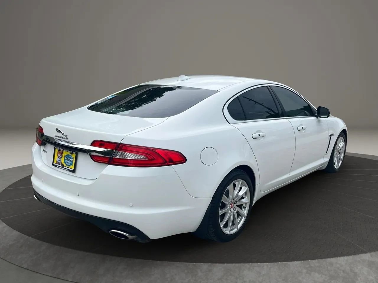 Used 2015 Jaguar XF Premium RWD image 7