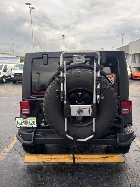 Used 2016 Jeep Wrangler Unlimited Rubicon w/ Connectivity Group AWD/4WD image 4