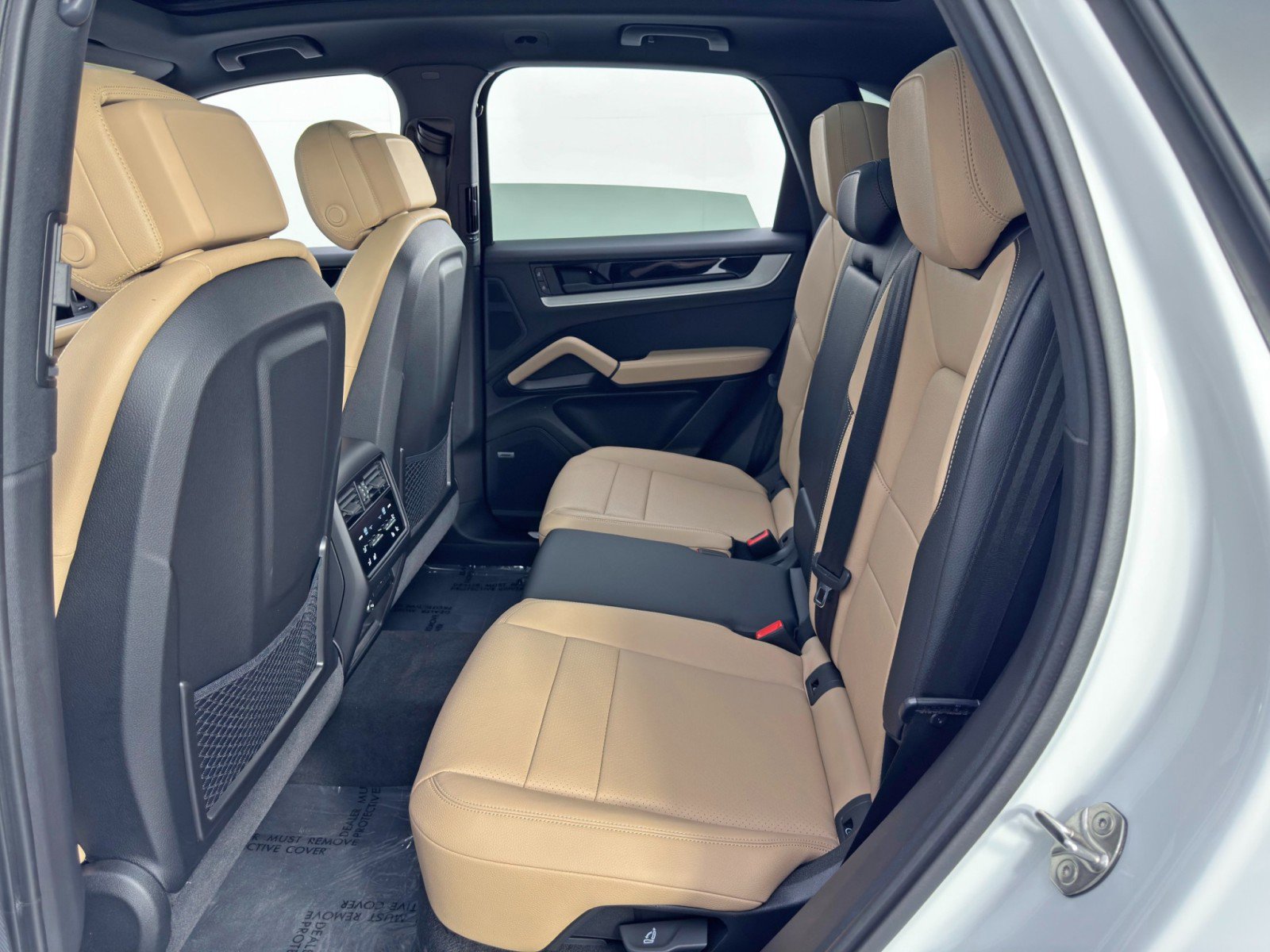 Used 2025 Porsche Cayenne S w/ Premium Package Plus image 47