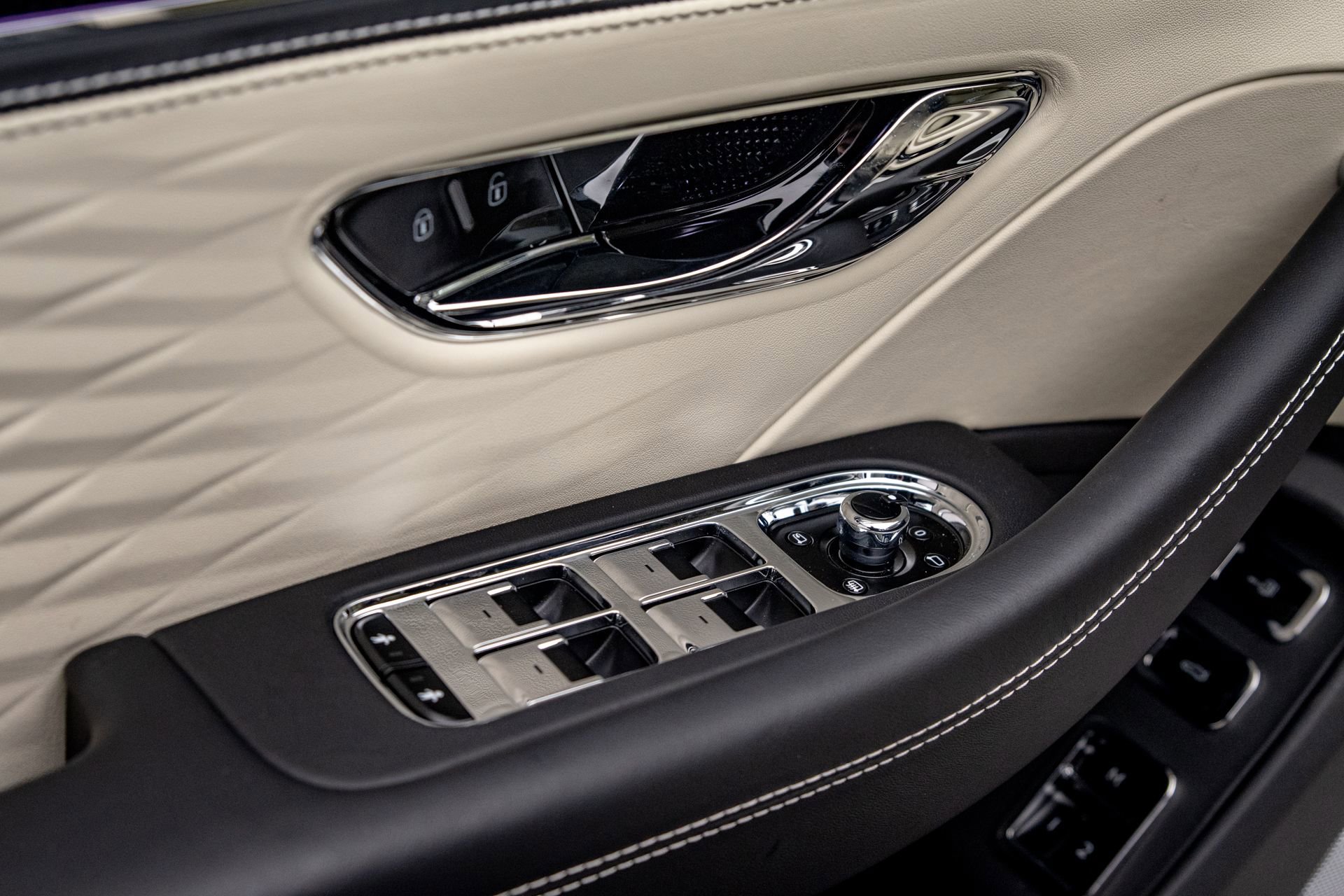 New 2026 Bentley Flying Spur Plug-In Hybrid image 18