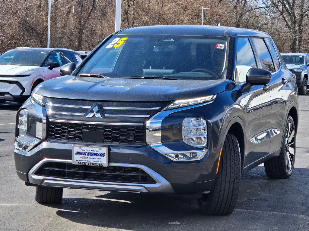Used 2025 Mitsubishi Outlander SE image 5