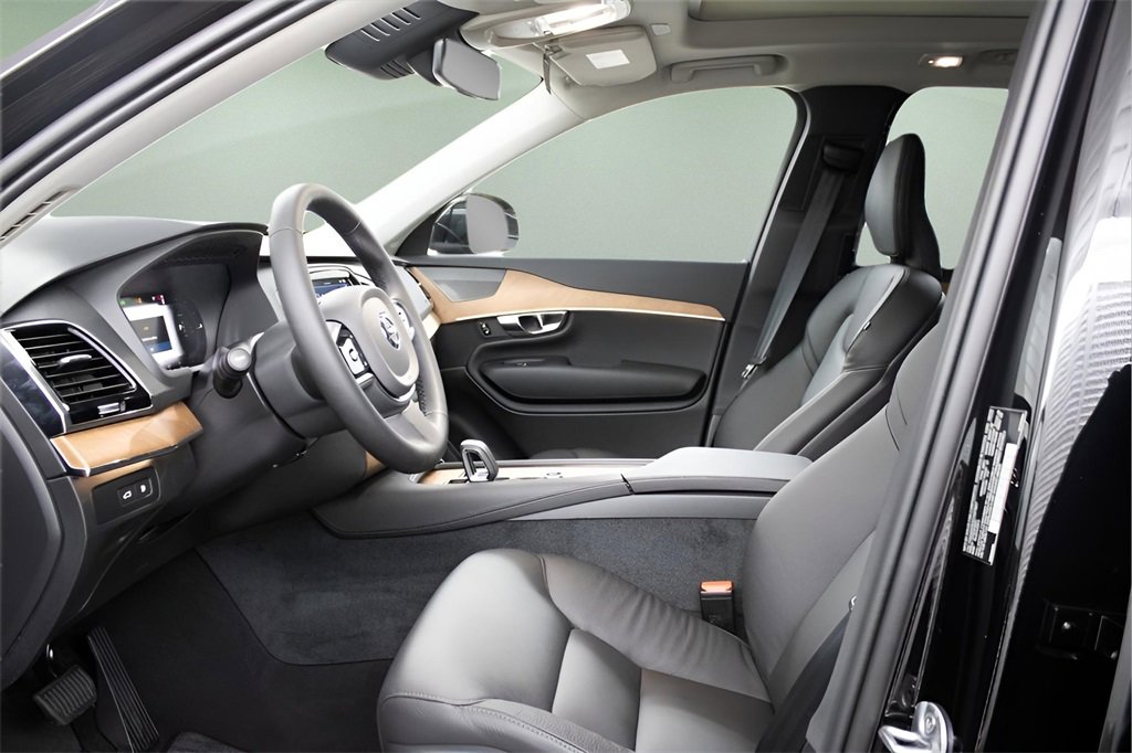 Certified 2025 Volvo XC90 T8 Plus image 16