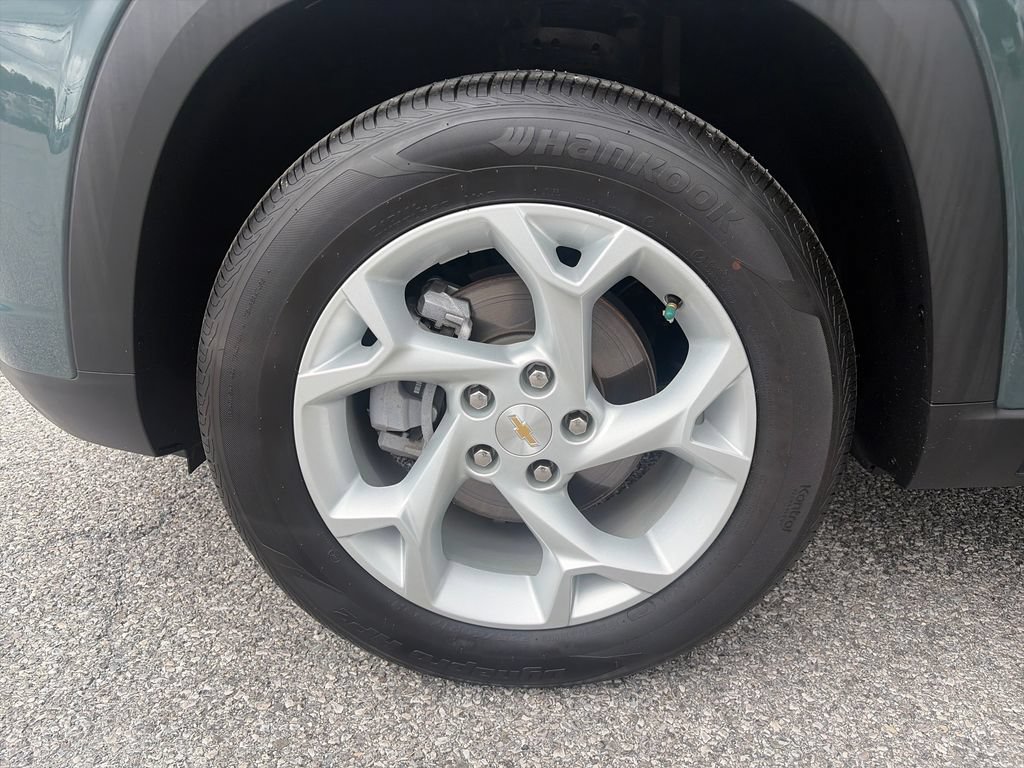 Used 2025 Chevrolet Trax LS w/ LS Convenience Package FWD image 26