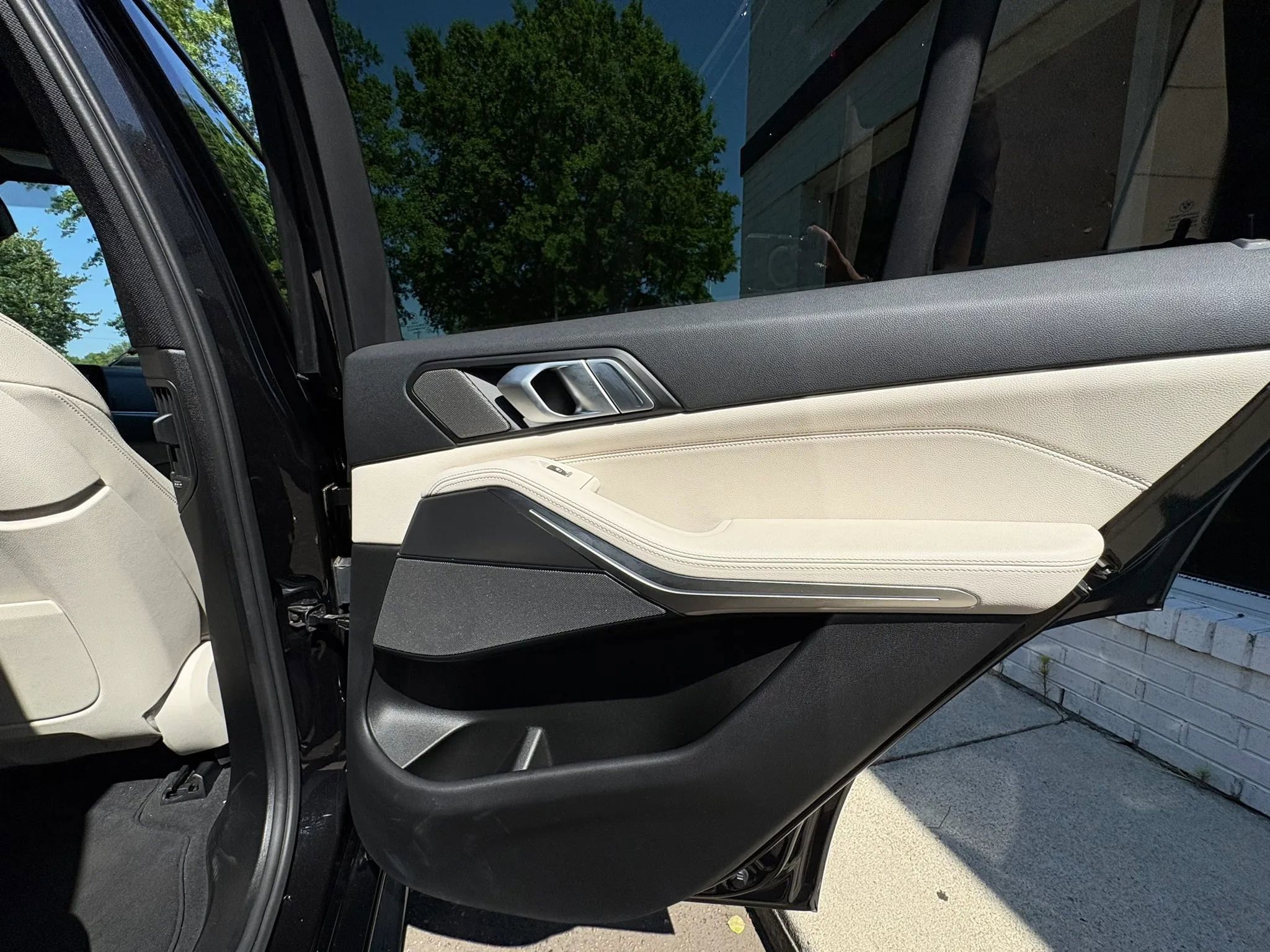 Used 2019 BMW X5 xDrive50i w/ M Sport Package AWD/4WD image 19