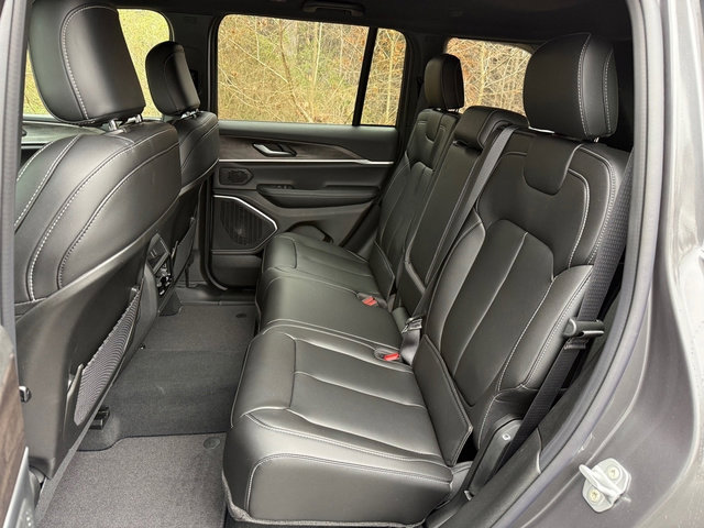New 2026 Jeep Grand Cherokee Limited AWD/4WD image 16