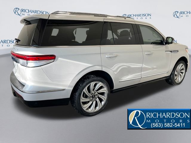 Used 2022 Lincoln Navigator Reserve image 5