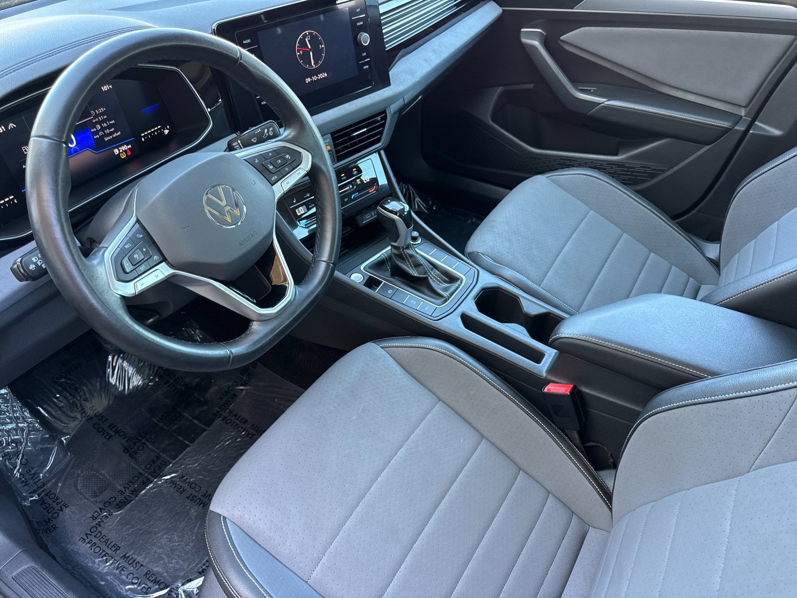 Used 2025 Volkswagen Jetta SE FWD image 10