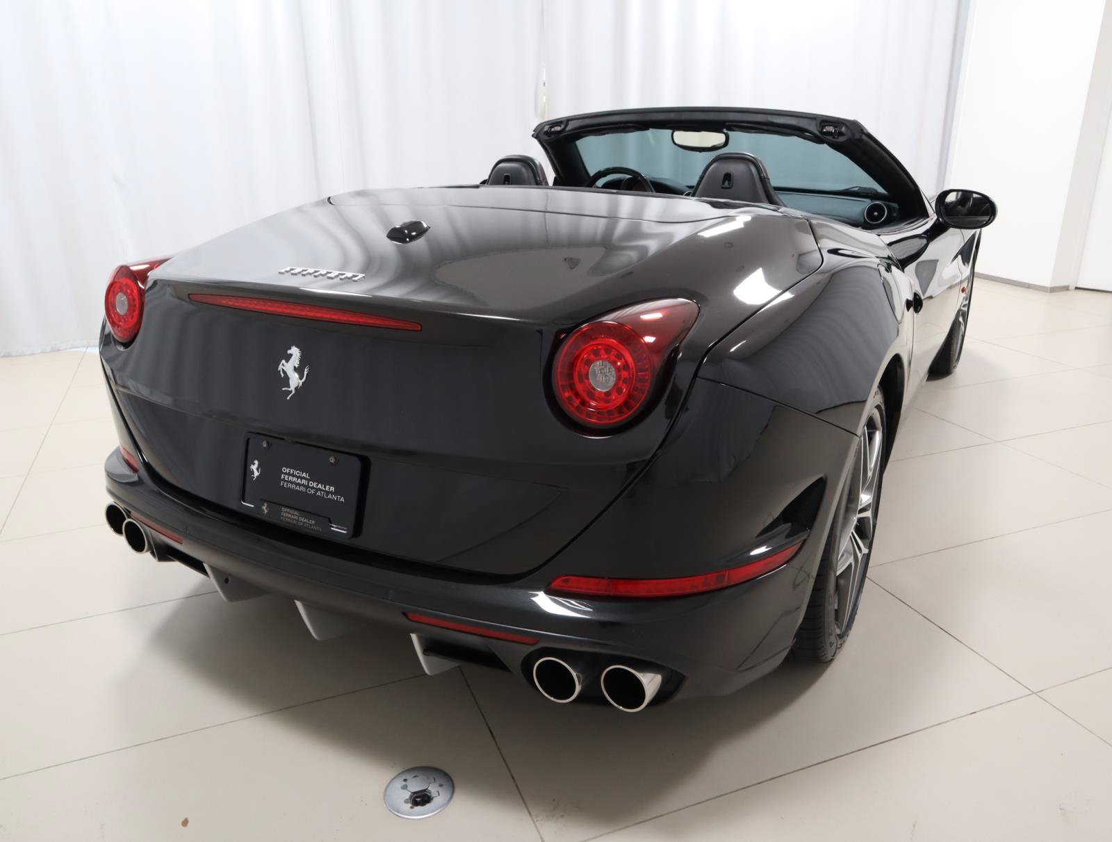 Used 2016 Ferrari California T RWD image 10