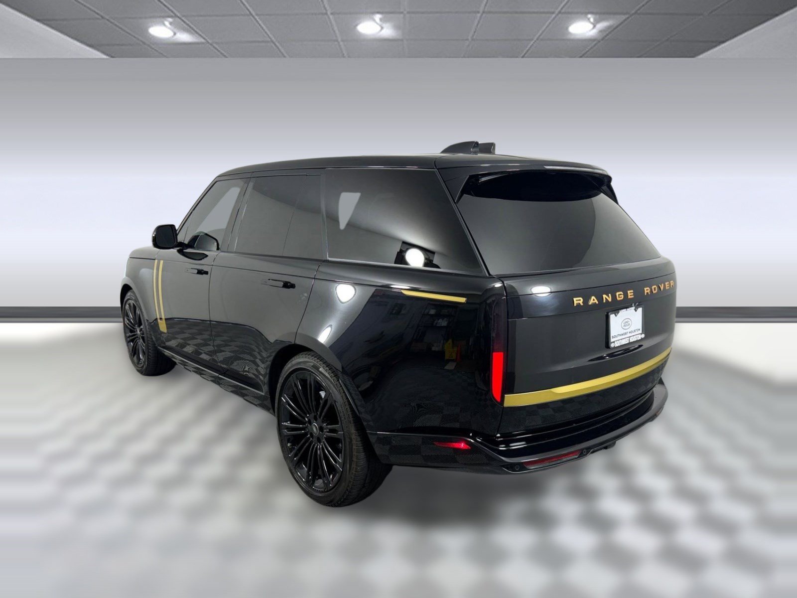 Used 2024 Land Rover Range Rover SE AWD/4WD image 3