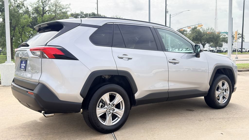 Used 2025 Toyota RAV4 XLE FWD image 7