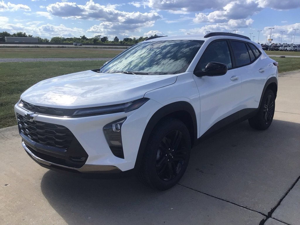 New 2025 Chevrolet Trax ACTIV w/ Driver Confidence Package image 2