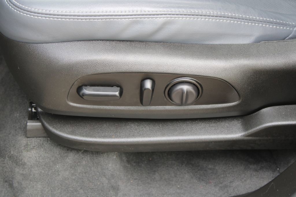 Used 2020 Buick Enclave Essence image 10