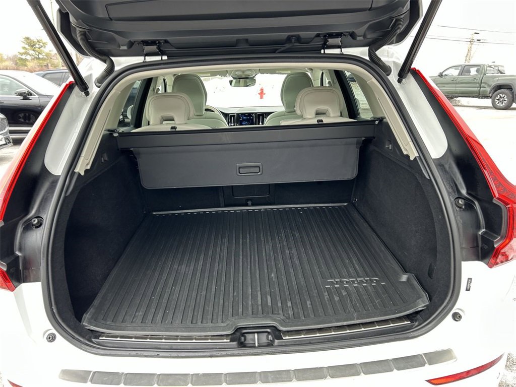 Certified 2023 Volvo XC60 B5 Core w/ Climate Package image 27