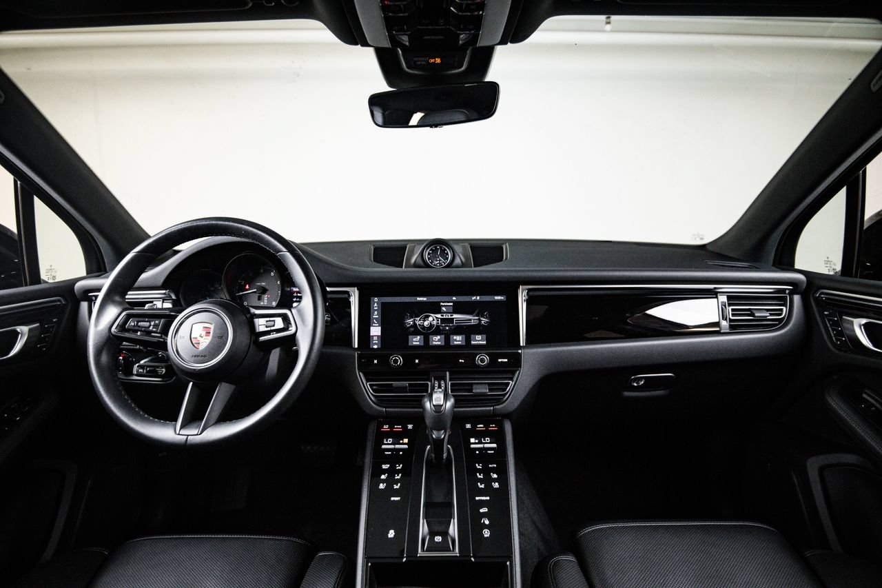 Certified 2024 Porsche Macan AWD/4WD image 23