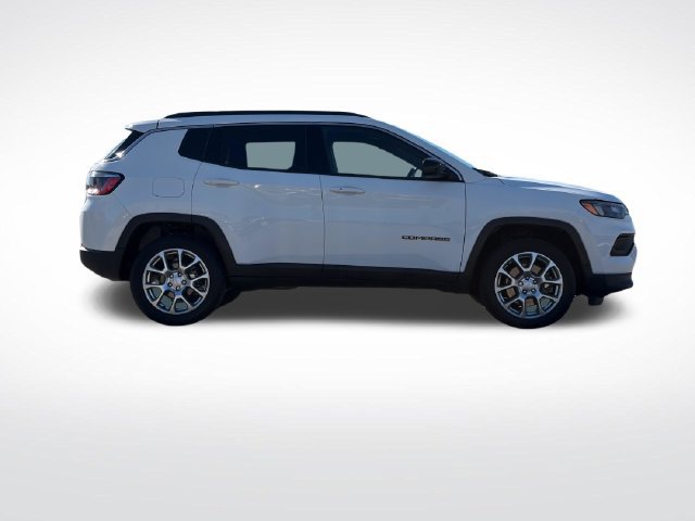 Used 2023 Jeep Compass Latitude AWD/4WD image 4