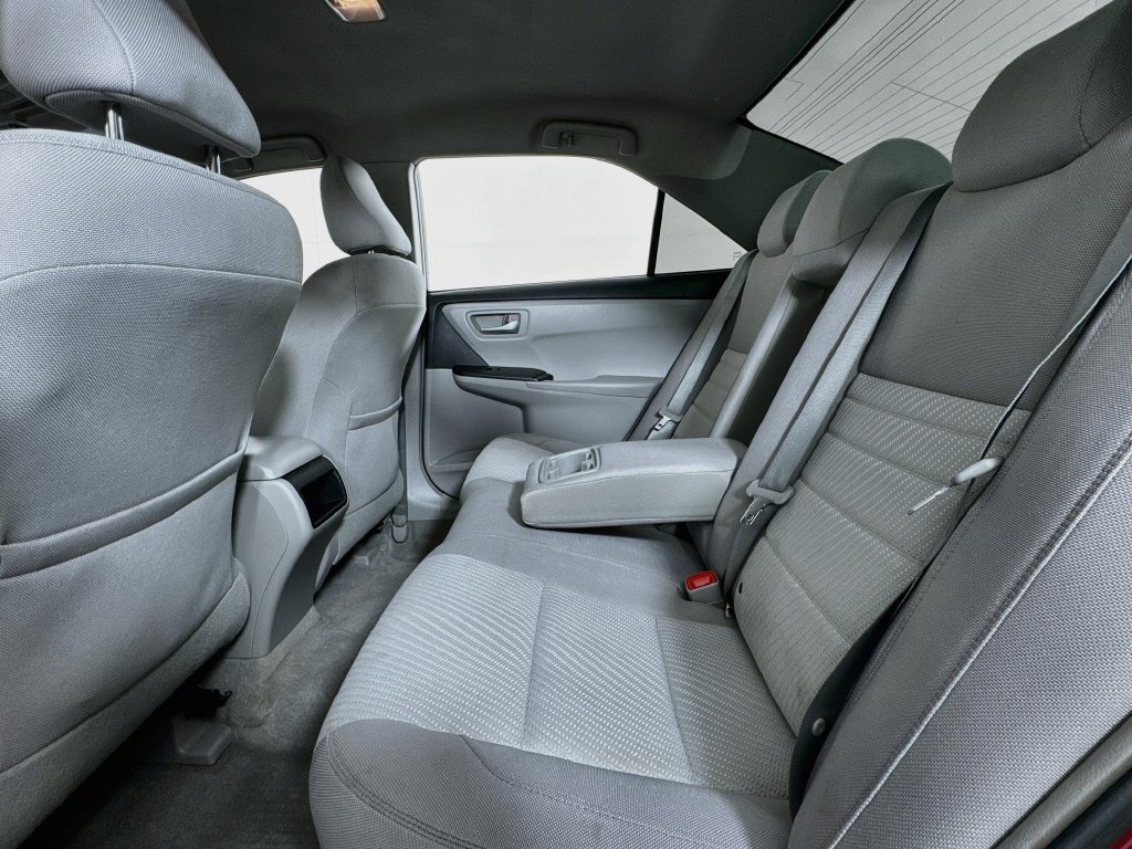 Used 2017 Toyota Camry LE FWD image 10